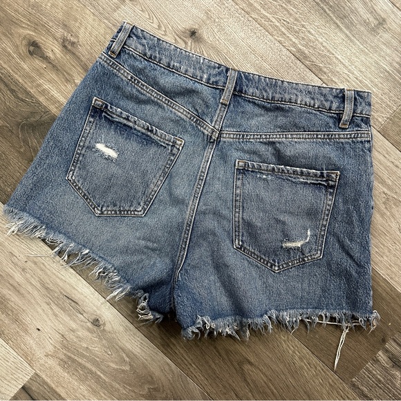 Dynamite Distressed Frayed Hem Denim Shorts Hi Rise Blue Jean Cut Offs Size 30 - Picture 3 of 3